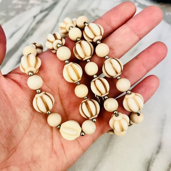 Vintage 1970s Beaded Necklace Off White Beads Single Strand Retro MCM Jewelry - Picture 6 of 7